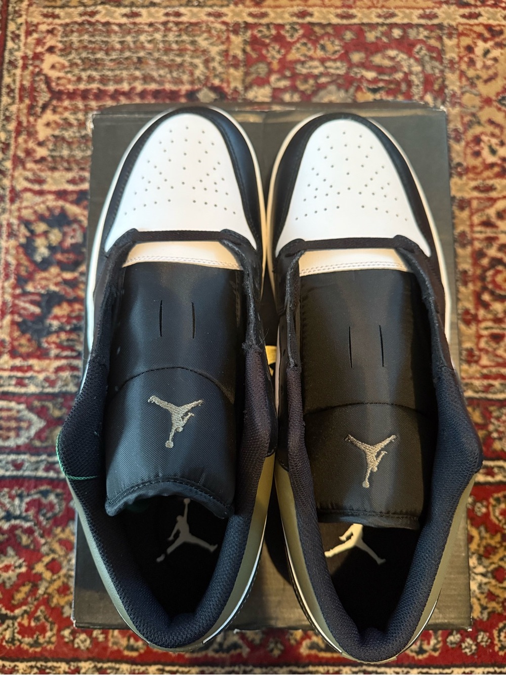 Jordan 1 Low Black Toe Medium Olive - Top Sneakers in Olive, Black & White - Picture 3 of 6